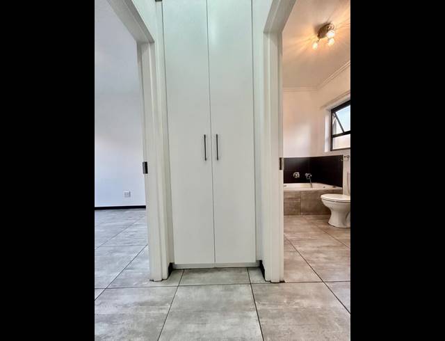 1 BEDROOM APARTMENT FOR SALE IN BRYANSTON